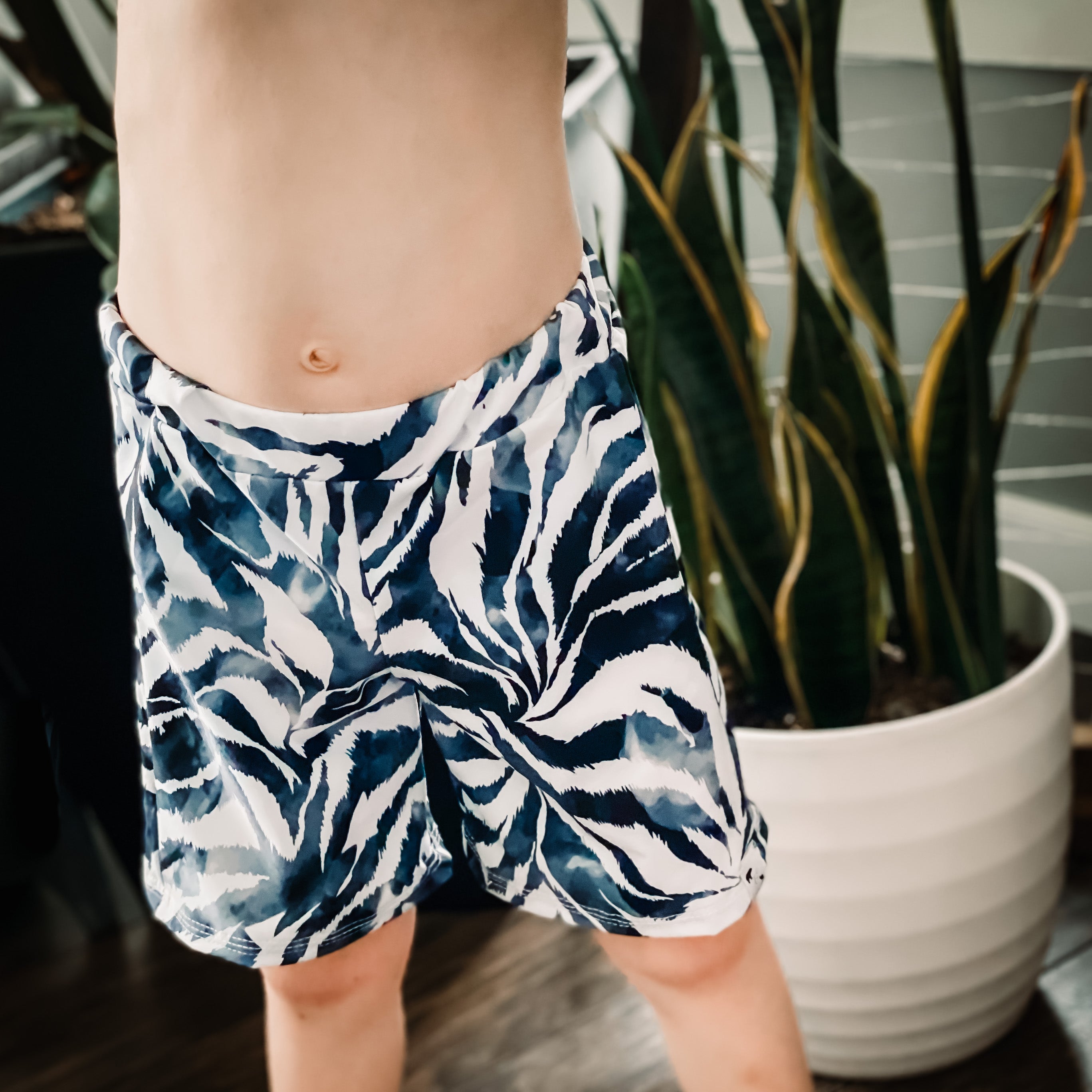 Monochrome Zebra STRECH WOVEN - Boys Mile Shorts