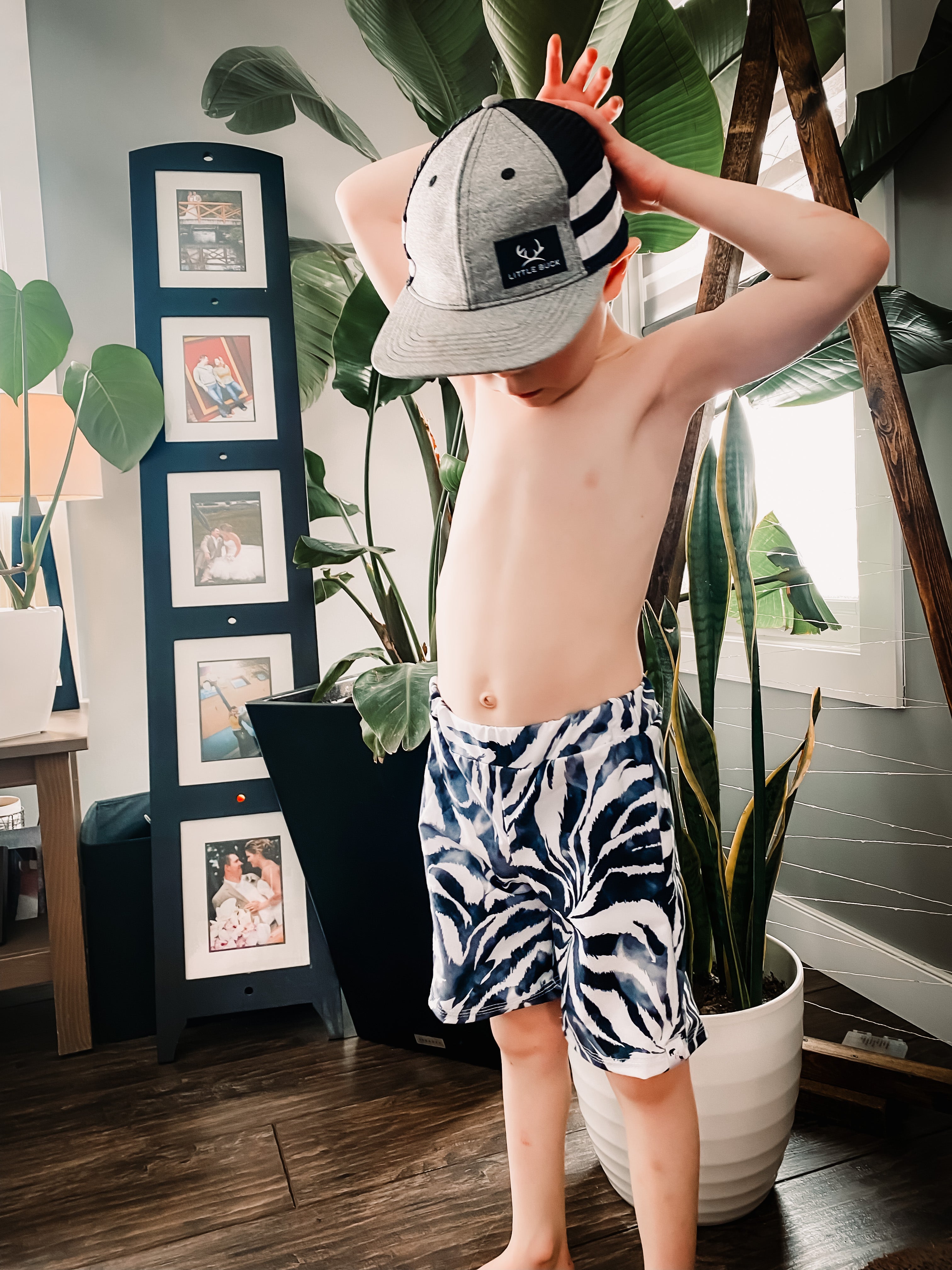 Monochrome Zebra STRECH WOVEN - Boys Mile Shorts